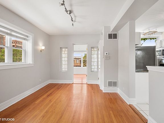 4th image of 722 W Oakdale Ave APT 3N