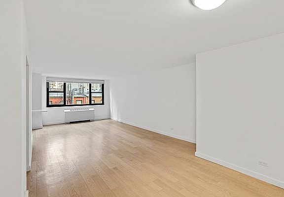 3rd image of 330 W 58th St APT 7E