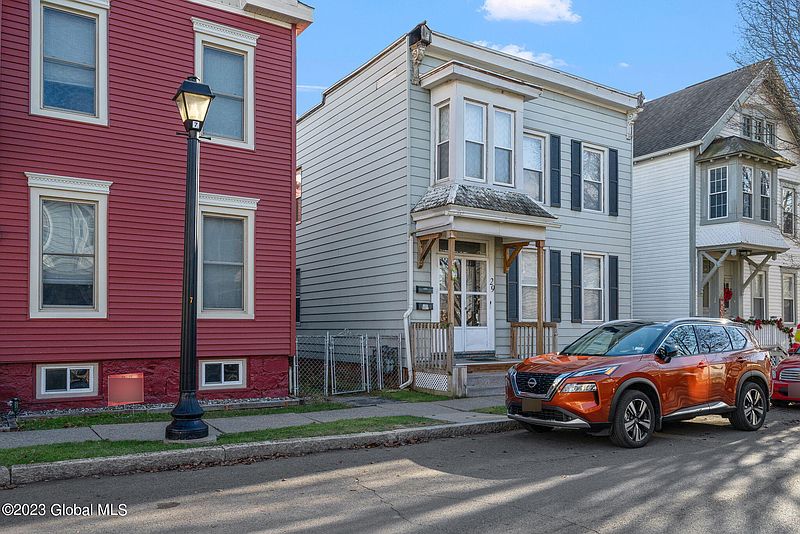 3rd image of 29 1st Street