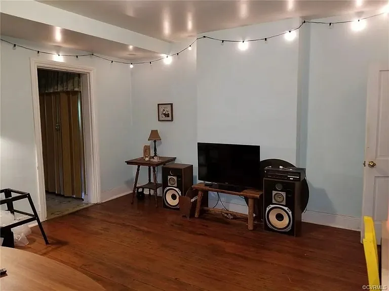 408 W Clay St — Photo 2