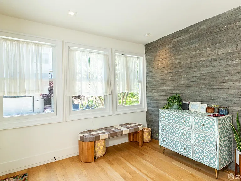 33 Fountain St — Photo 3