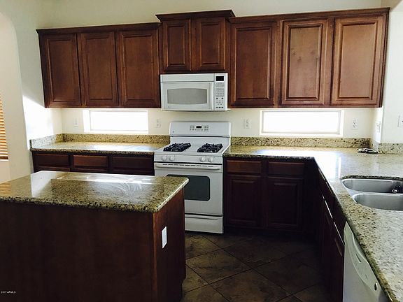 4th image of 447 W Desert Broom Dr