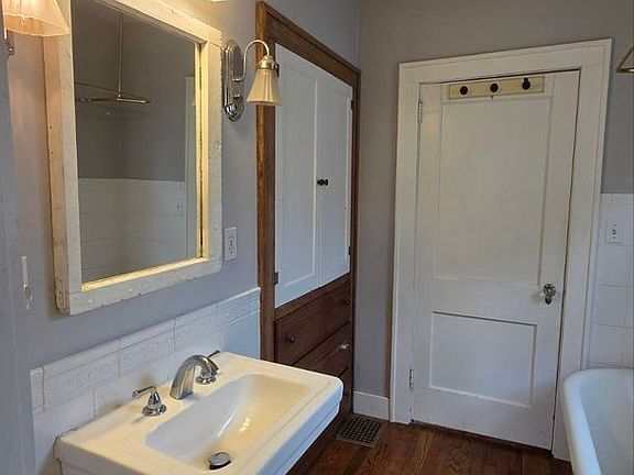 5th image of 347 W Franklin St APT B