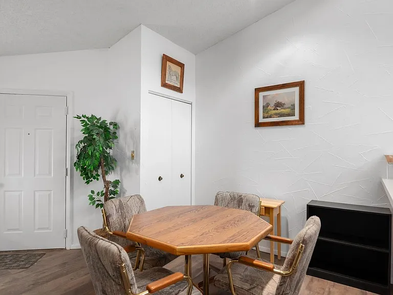 107 Niblic Ct — Photo 7