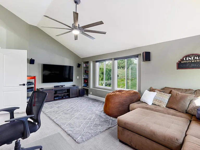 22501 Birchcrest — Photo 36