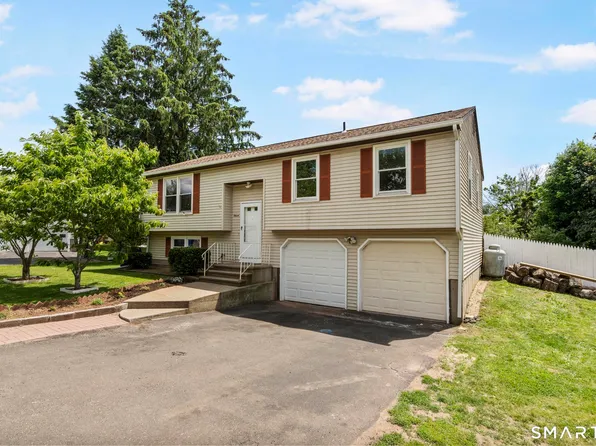 11 Costanzo Court, Hamden, CT 06518