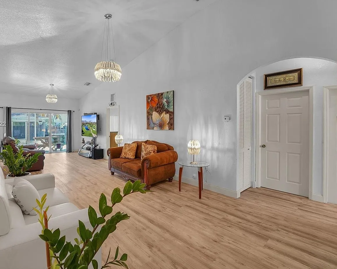 4 bed, 2.5 bath, 1725 sqft, $3,800 — Photo 2