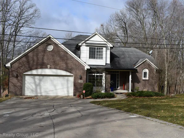 3389 Glen Iris Dr, Commerce Township, MI 48382