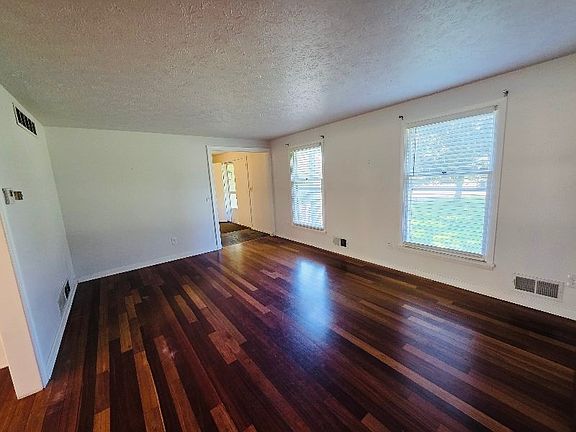 5th image of 3985 Culver Rd