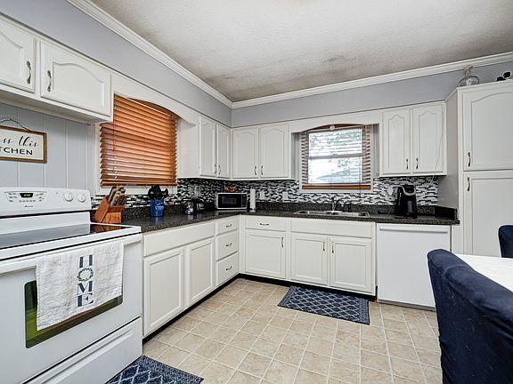 5th image of 410 N Meridian St