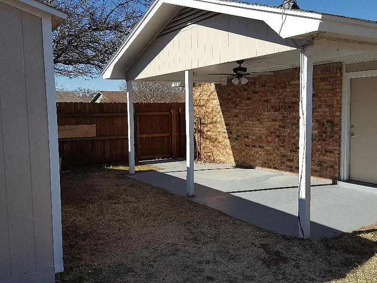 610 N Durant Ave — Photo 25