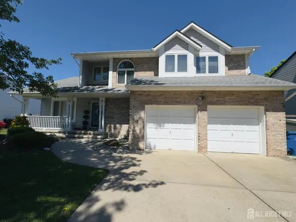36 Lynn Ct, North Brunswick, NJ 08902