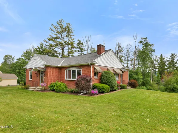 10 Mountain View Ter, Lee, MA 01238