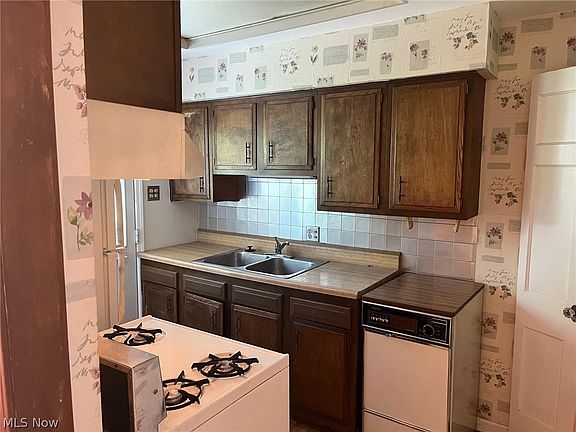 4th image of 345 E 250th St