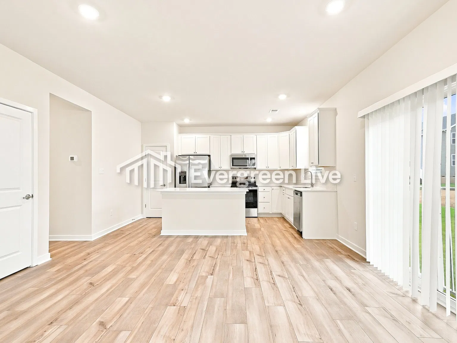 5 bed, 3.0 bath, 2238 sqft, $2,610 — Photo 3