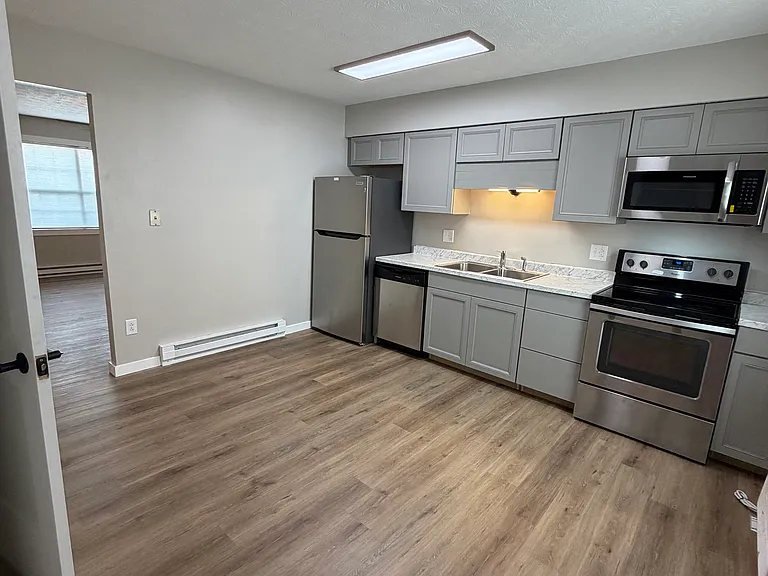 1530 Hawk Cir #D — Photo 1