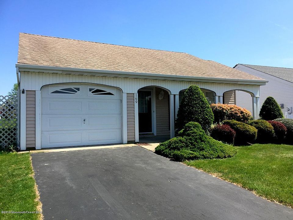 1st image of 169 Buckingham Drive N