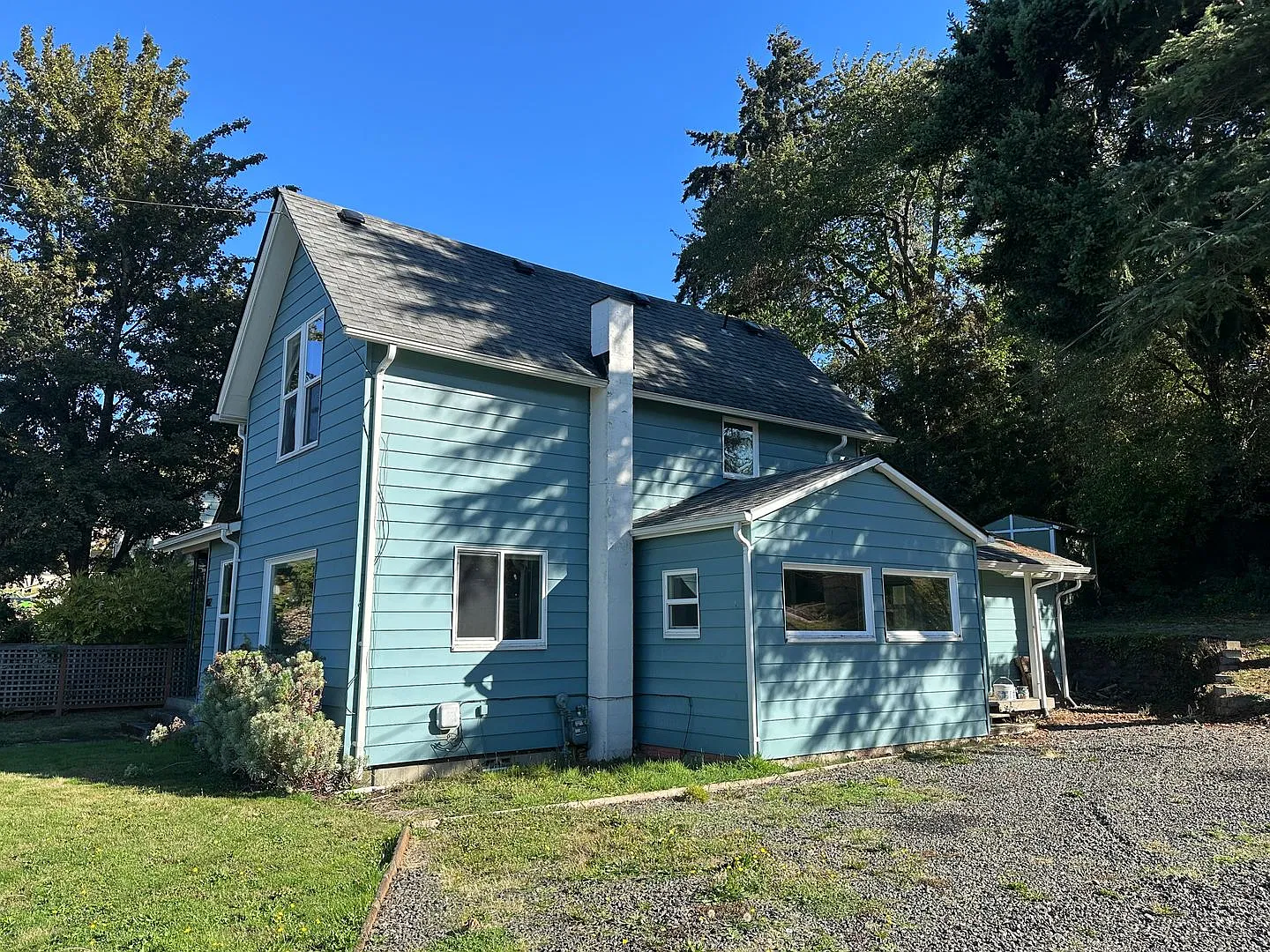 Charming 3-Bedroom Victorian Home Near Downtown! — Photo 3