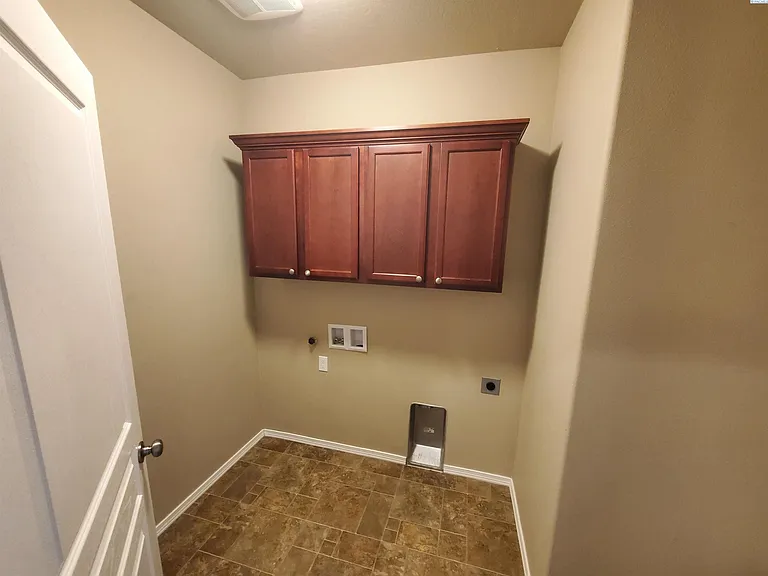 513 Jordan Ln — Photo 7