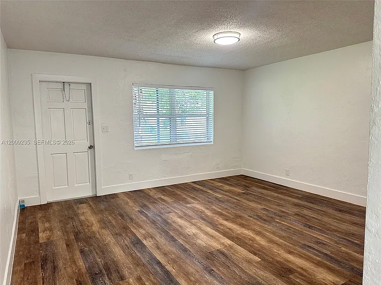 1821 Thomas St #5 — Photo 9