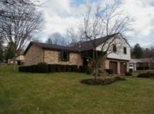 32 Woodland Dr, Coraopolis, PA 15108