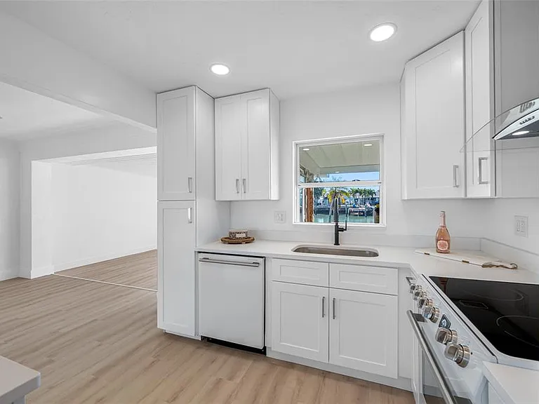 7930 Causeway Blvd S — Photo 13