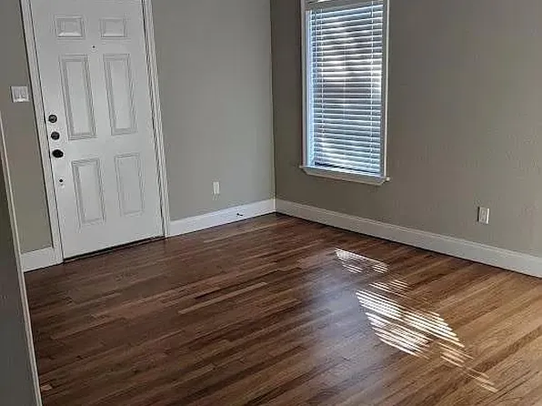 2547 Searcy Dr, Dallas, TX 75211