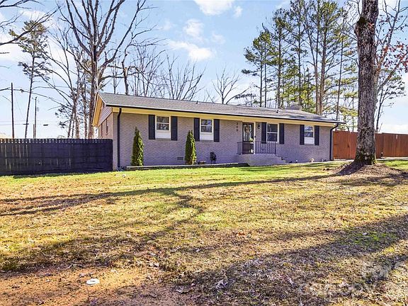 3rd image of 300 Forest Park Rd