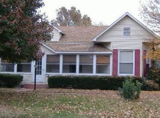 910 N 5th St, Vandalia, IL 62471