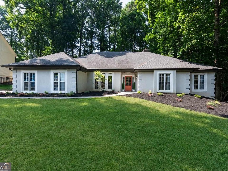 1st image of 5662 Creekside Dr