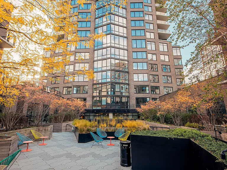 21 India St #T2409 — Photo 29
