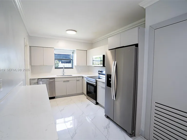 16990 NE 5th Ct — Photo 9