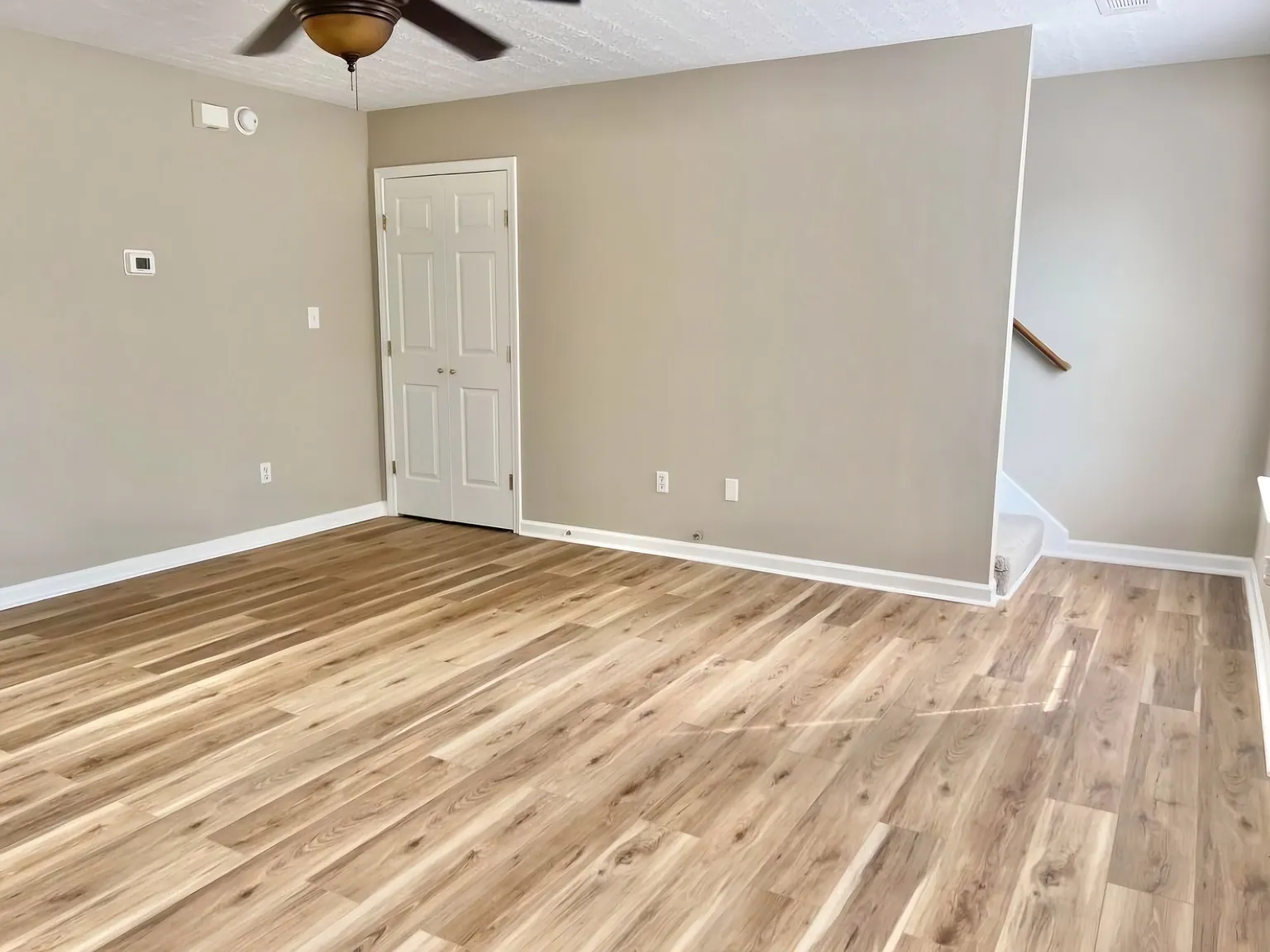 3 bed, 2.5 bath, 1200 sqft, $1,500 — Photo 3