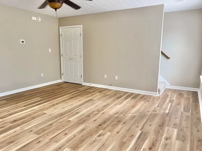 204 Maple Leaf Ln — Photo 3