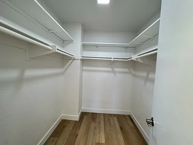 1630 Suffolk Ct — Photo 13