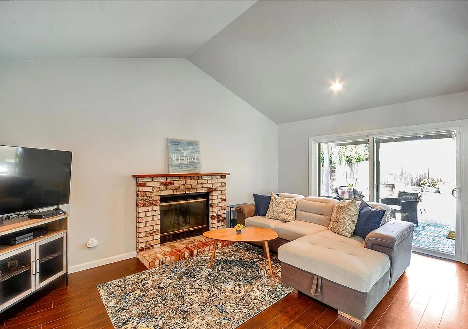 Really Nice 3 Bed with Swimming Pool — Photo 4