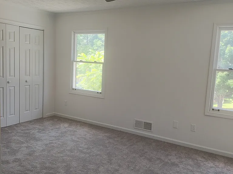 415 Williamsburg Way — Photo 7