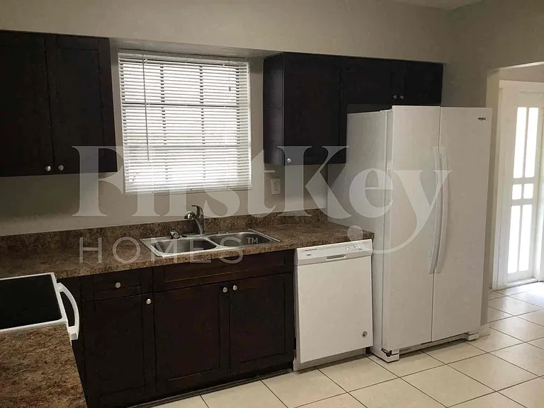 980 NW 182nd St — Photo 7