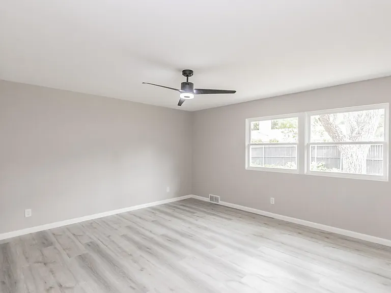 4015 Crown Shore Dr — Photo 37