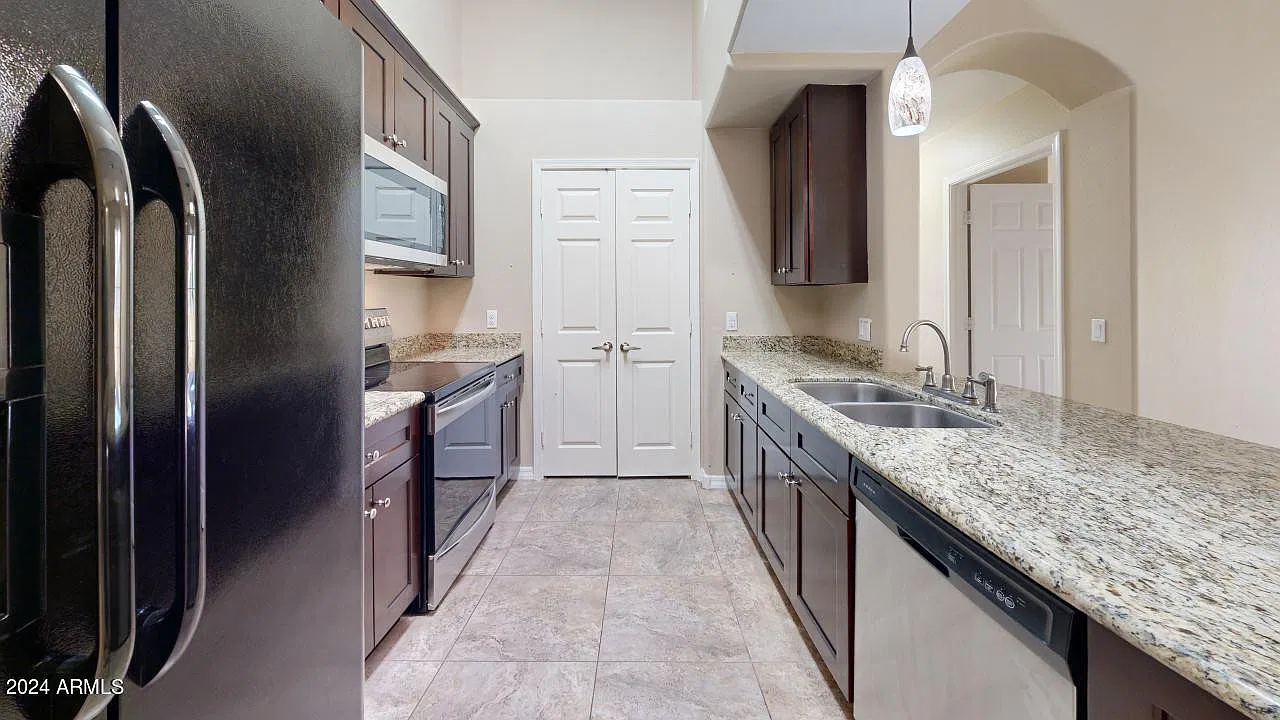 3 bed, 2.0 bath, 1268 sqft, $1,775 — Photo 3