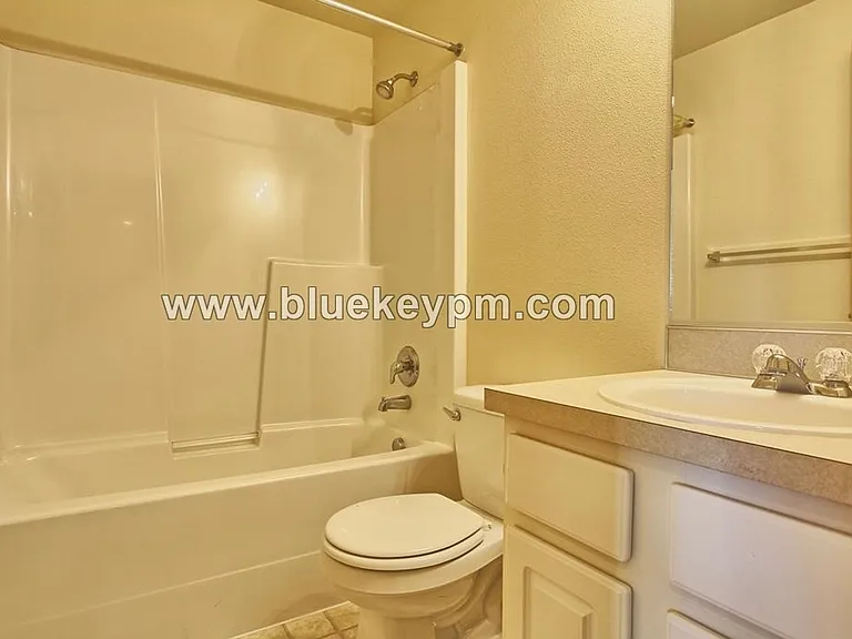3807 NW Fletcher Ct — Photo 5