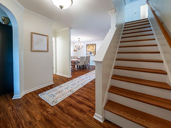 2nd image of 518 Farm House Ln