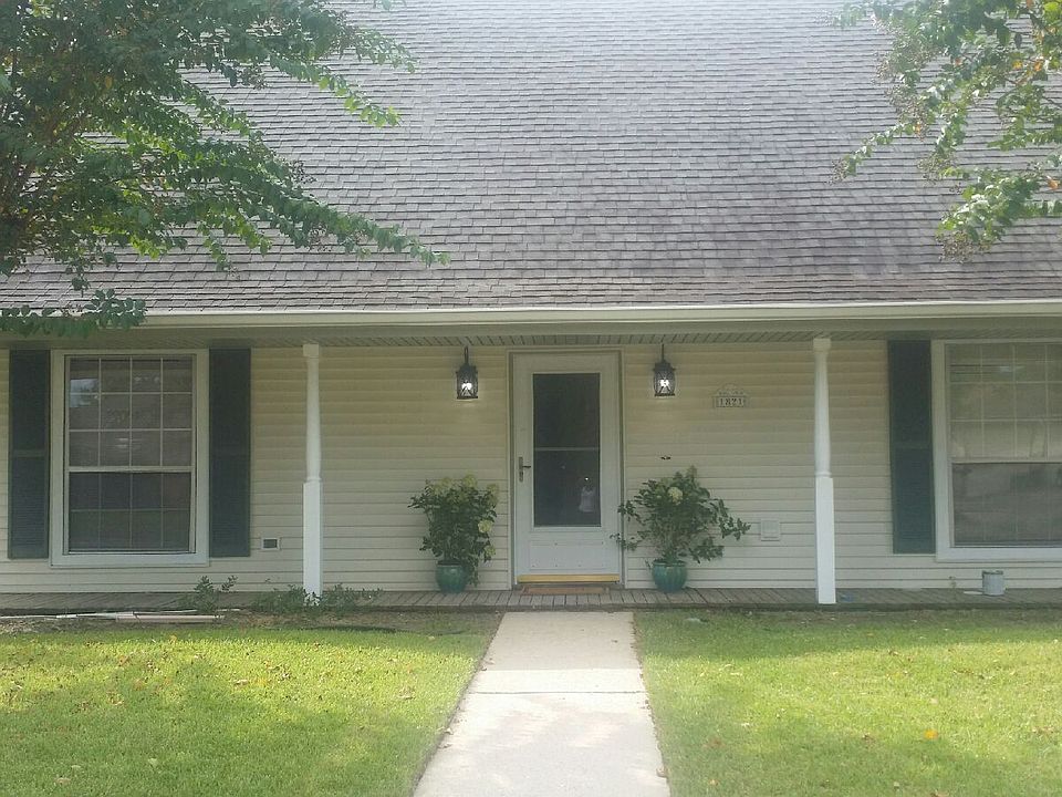 1st image of 1821 Cambridge Dr