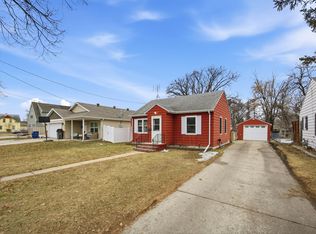 215 14th St N, Moorhead, MN