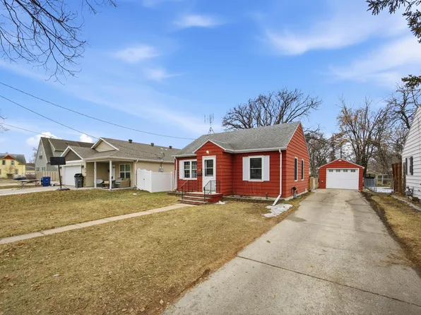215 14th St N, Moorhead, MN 56560