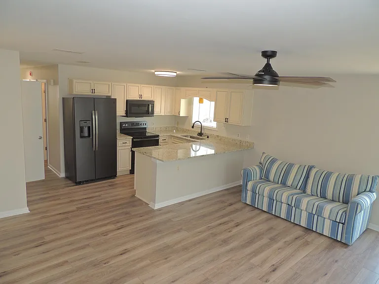 925 Fairwood Lakes Ln #25-A — Photo 9