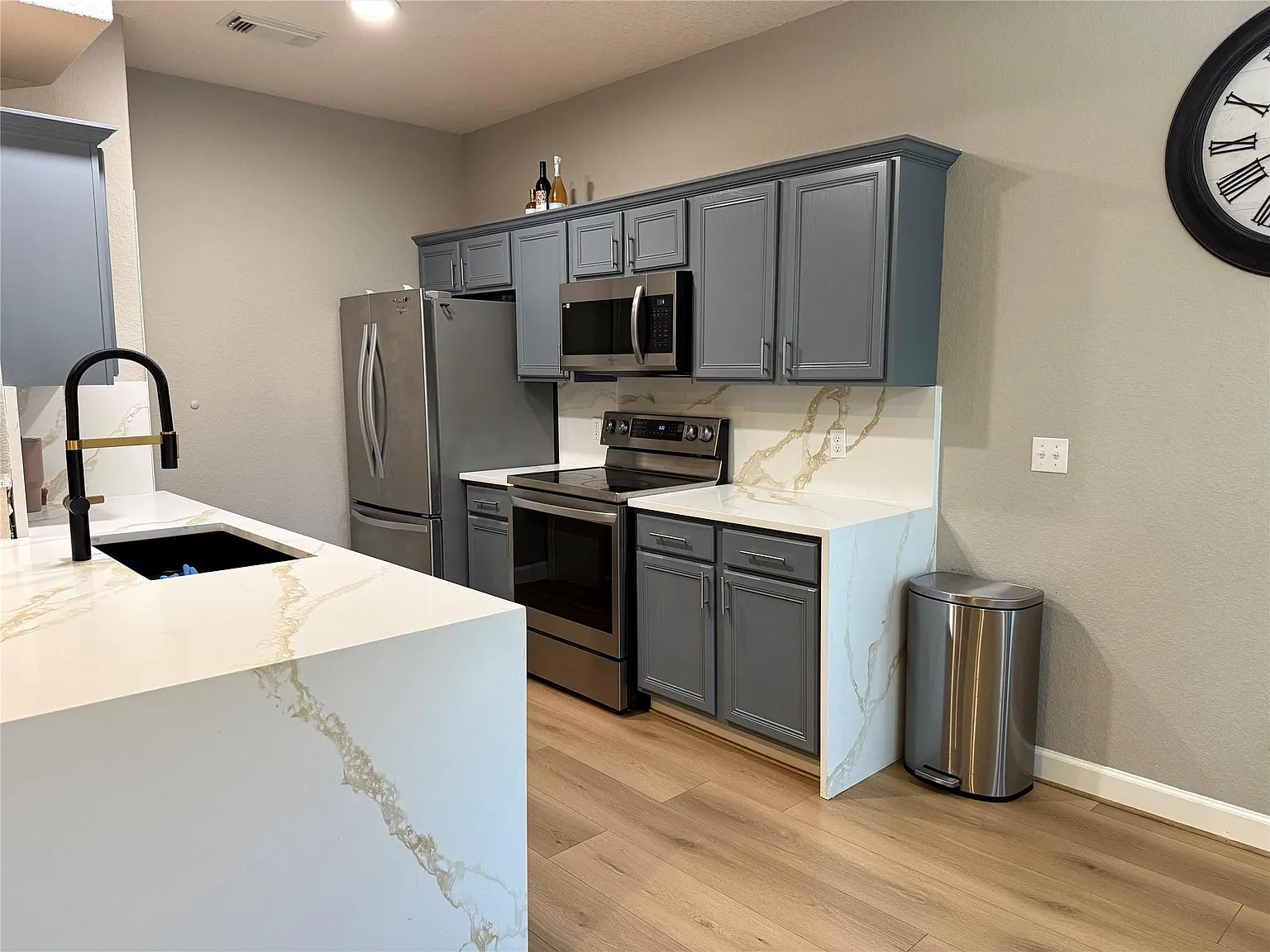 3 bed, 2.0 bath, 1455 sqft, $2,500 — Photo 4