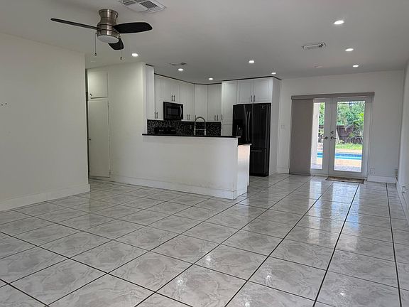 5th image of 630 NE 23RD Court