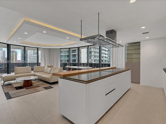2nd image of 1000 Brickell Plz #2202