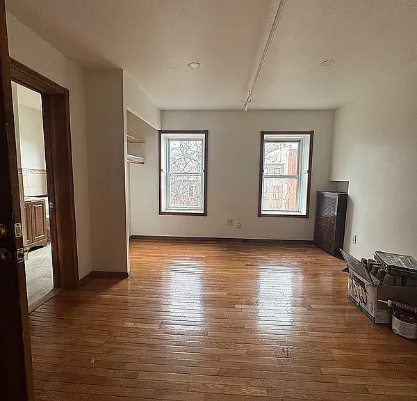 357 Halsey St #4 — Photo 1